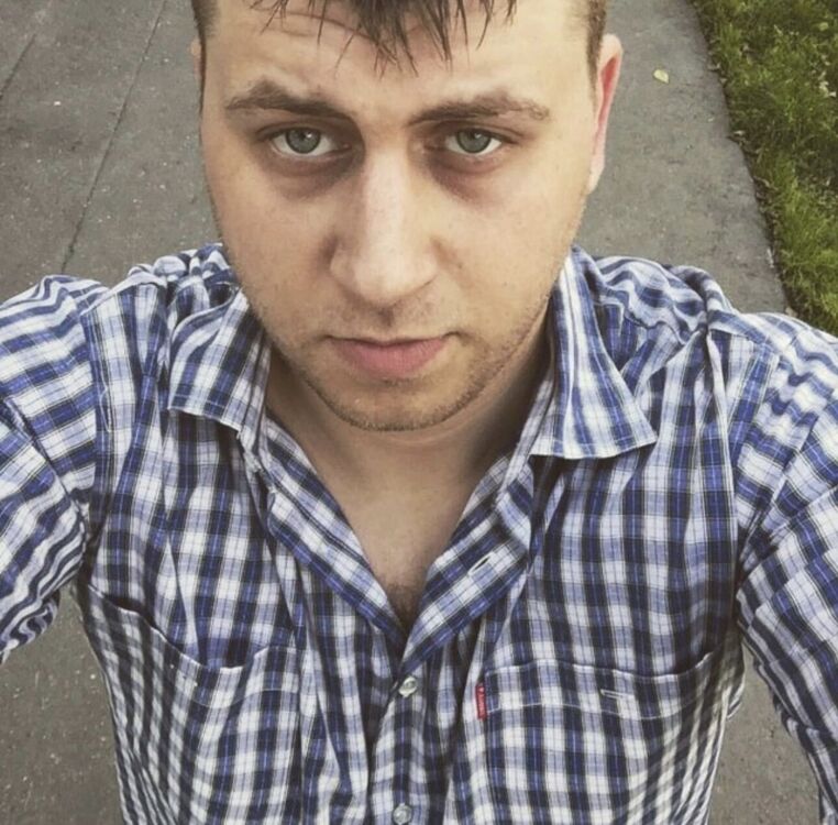  31935514  Eduard, 39 ,    