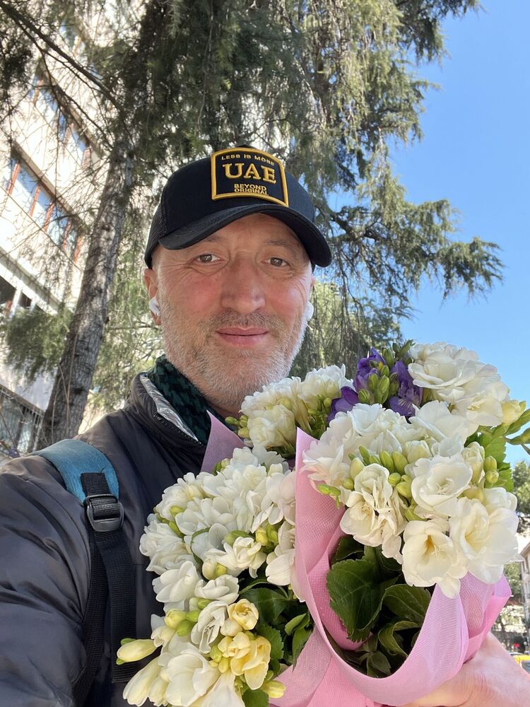  54333774  Dena, 47 ,    -