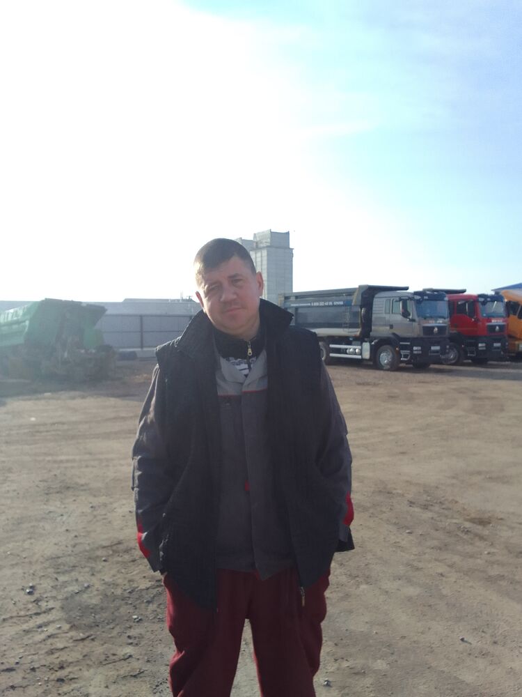  38238774  Ivan, 39 ,    