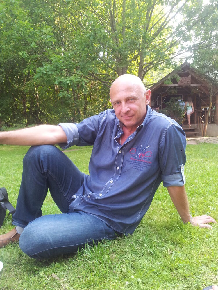  ,   Leon, 58 ,   ,   , c , 