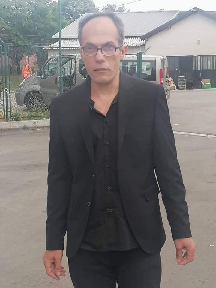  28387114  Srdjan, 48 ,    