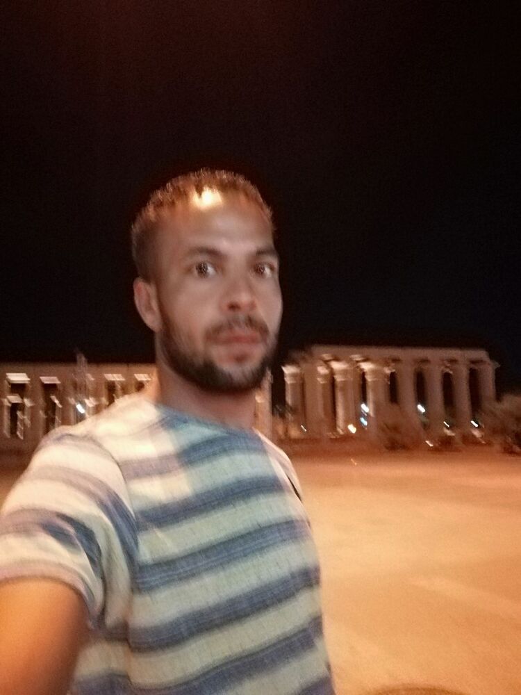  18383224  Ahmed, 37 ,    Al Ghardaqah