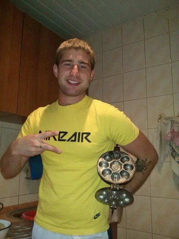  ,   Igor, 32 ,   