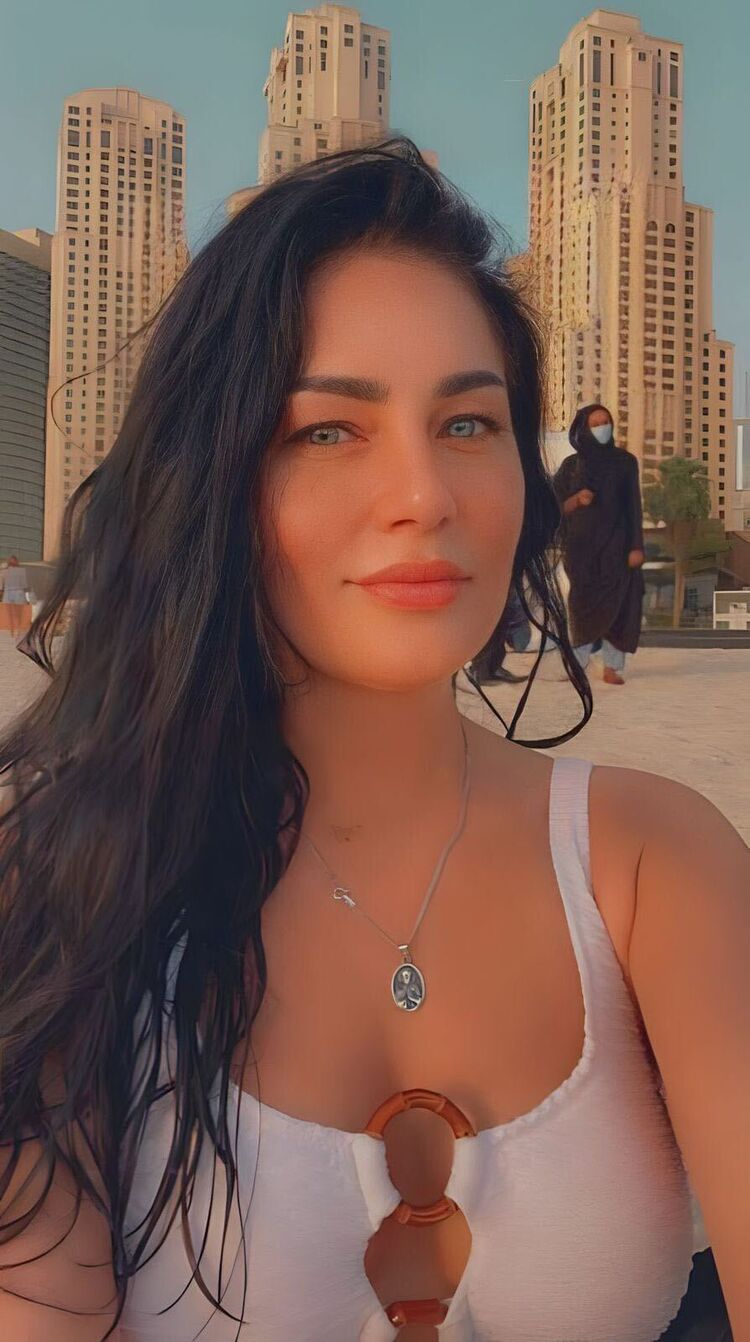  ,   Elena, 34 ,   
