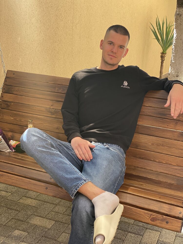  ,   Viktor, 29 ,   ,   