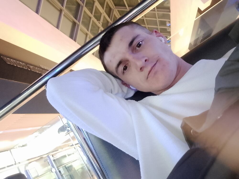  48006024  Stanislav, 28 ,    