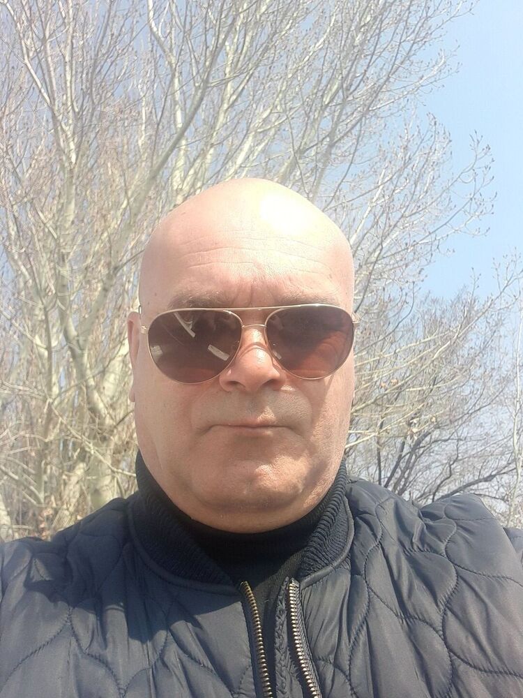  ,   Gagik, 48 ,   ,   