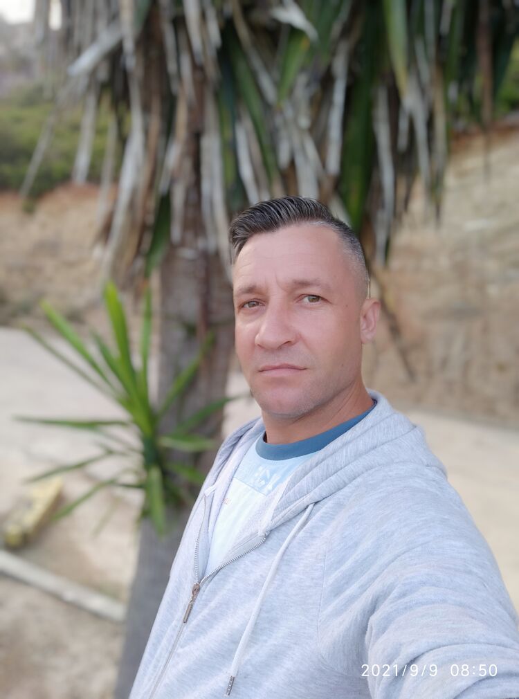  24936344  Ilie, 41 ,    Lisbon
