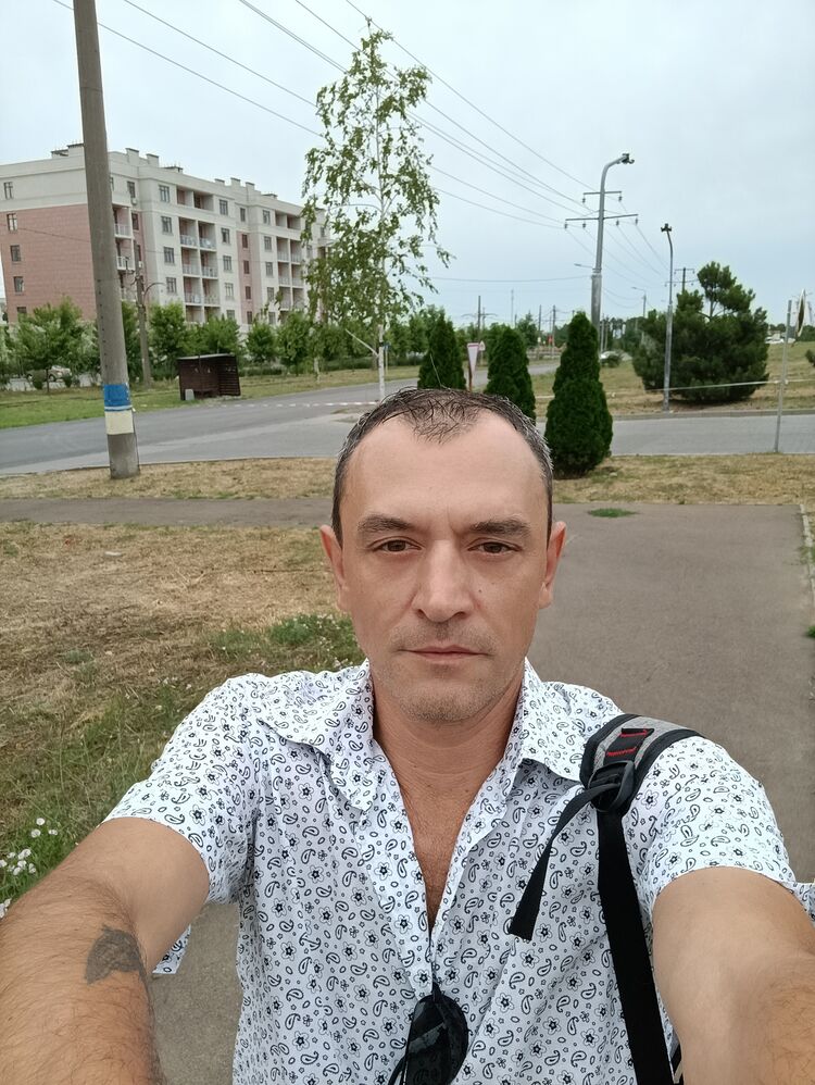  37765704  Alex, 46 ,    