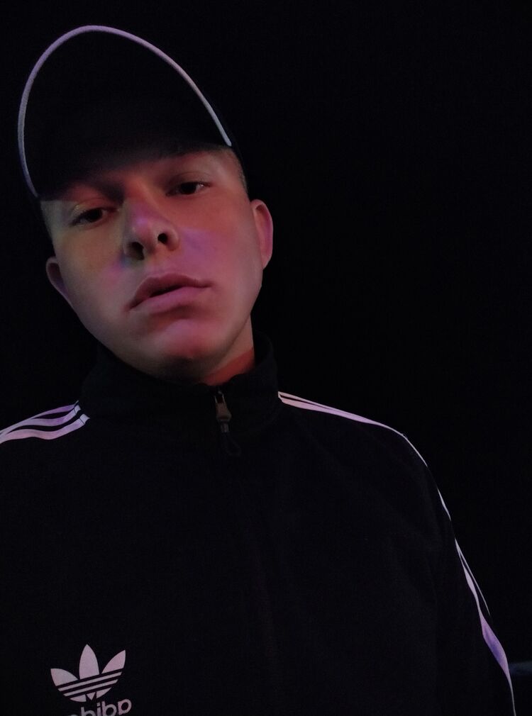  24564614  Maksym, 25 ,    