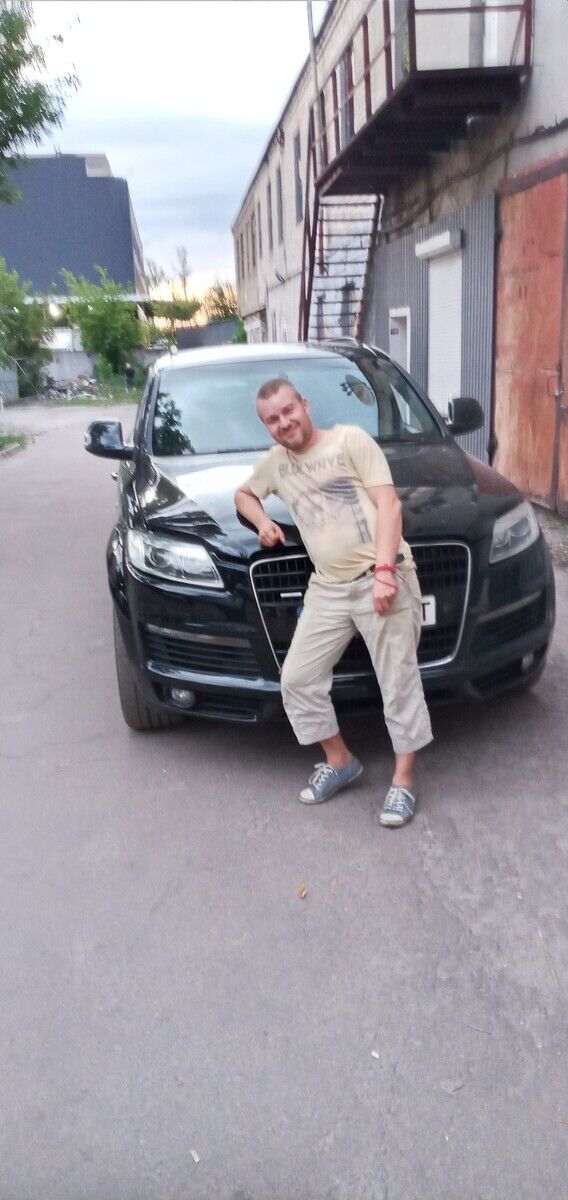  20749774  Alex, 40 ,    