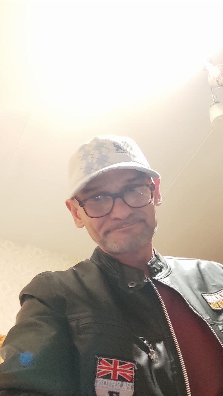  39870164  Arturs, 46 ,    