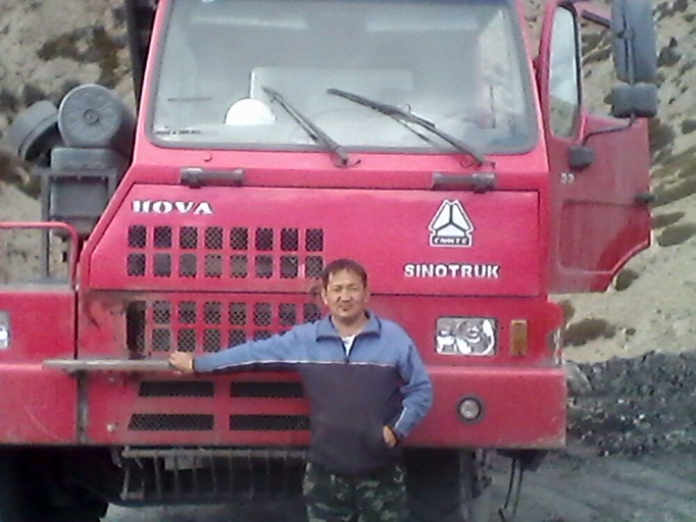  8892994  Melis, 47 ,    