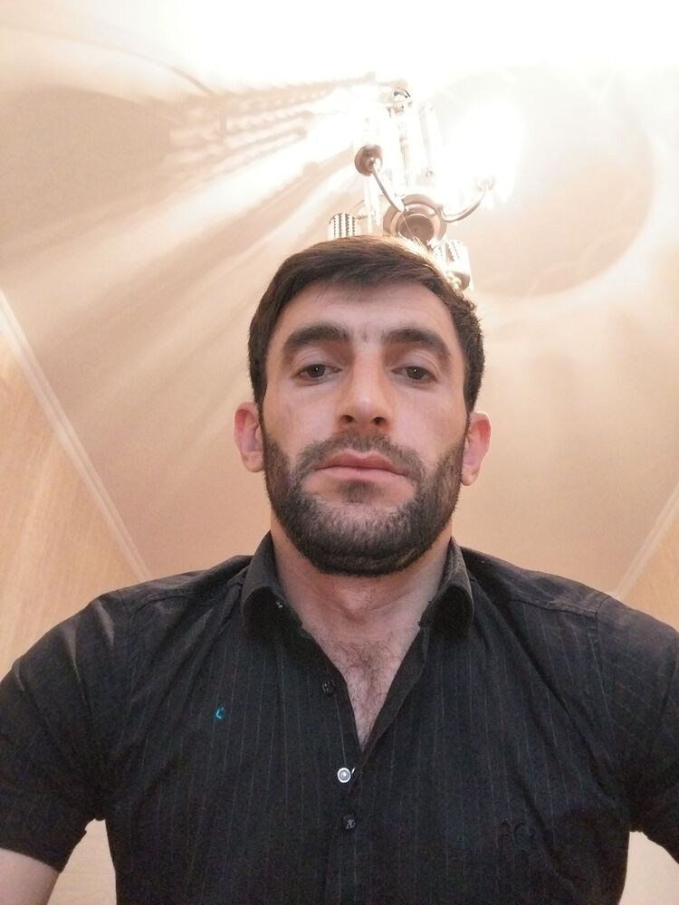  ,   Ali, 33 ,   ,   