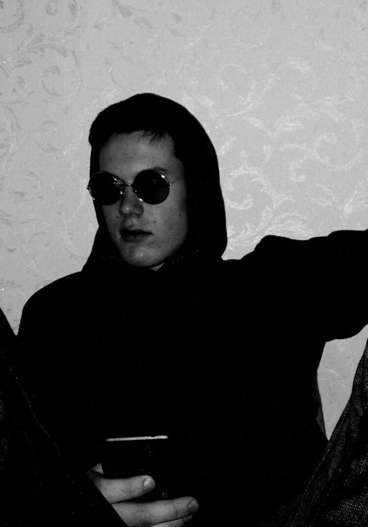  31087604  Nikolay, 21 ,    