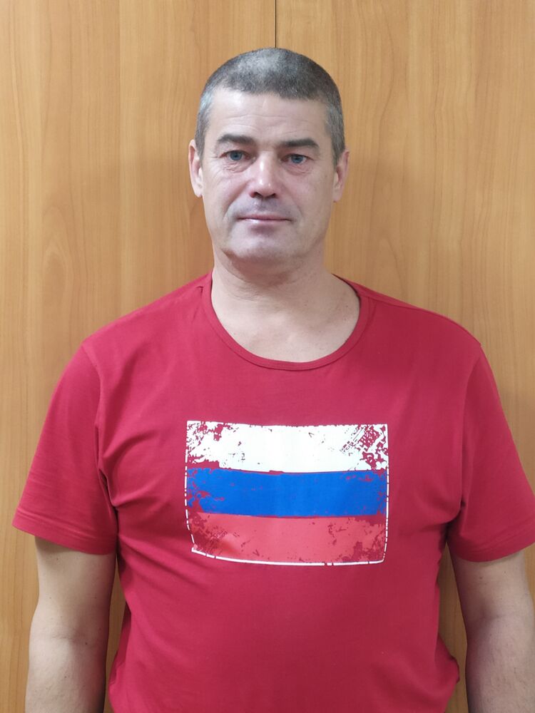  44197554  Konstantin, 52 ,    