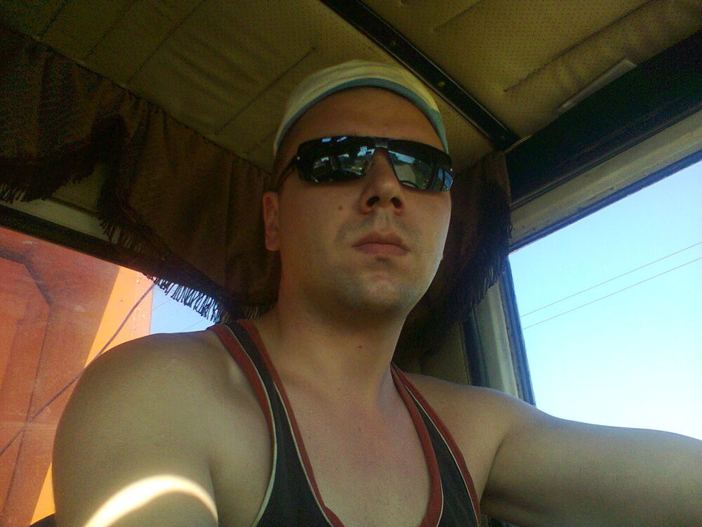  5781354  Den, 39 ,    