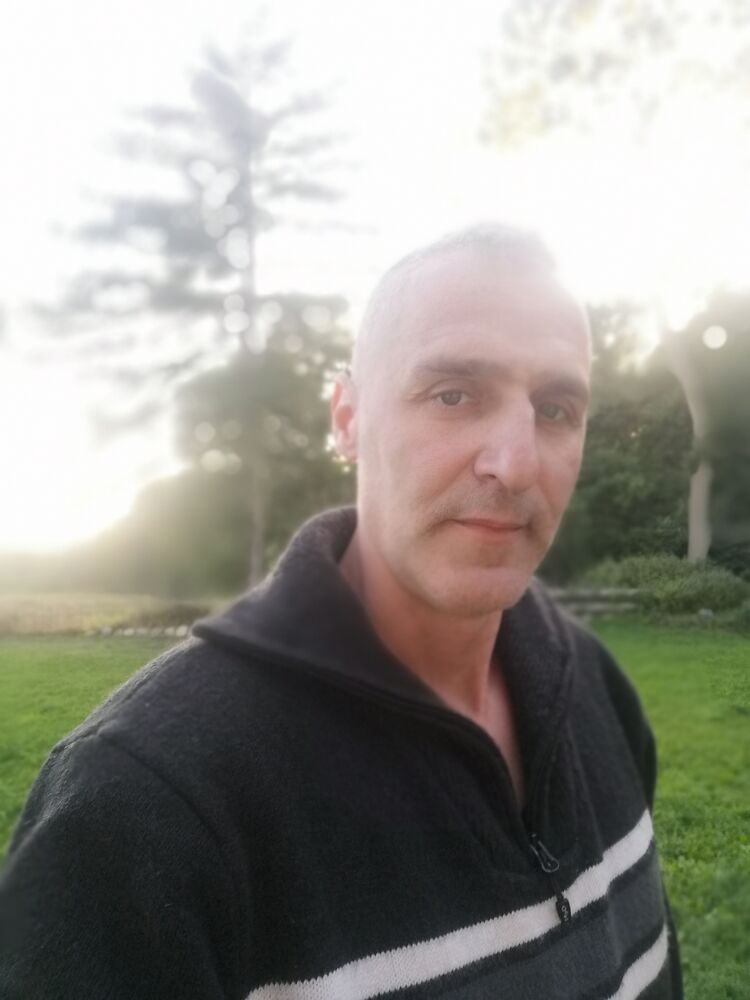  ,   Kris, 48 ,   ,   , c 