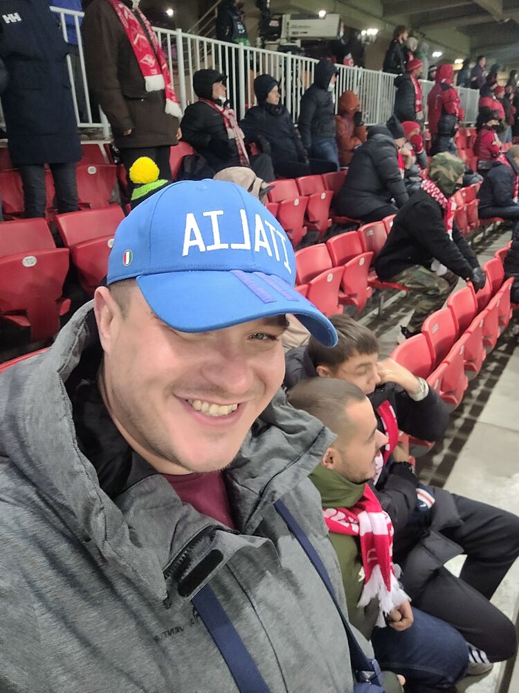  30582704  Alex, 33 ,    