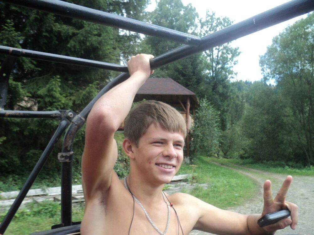  5485624  Andriy, 31 ,    