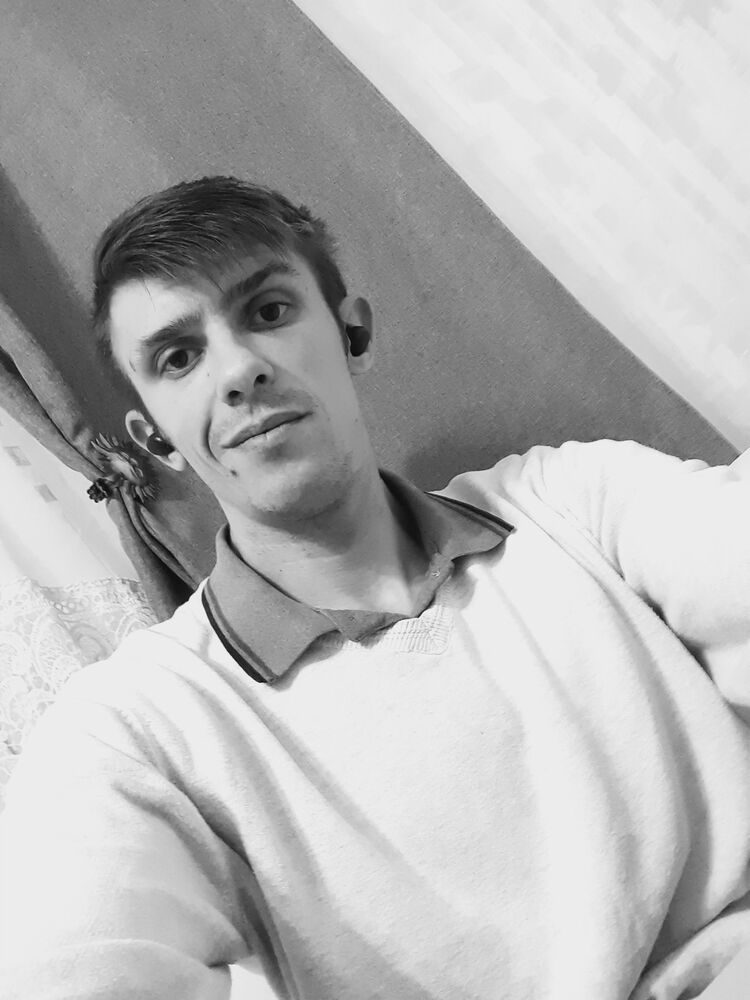  38441944  Mikhail, 32 ,    
