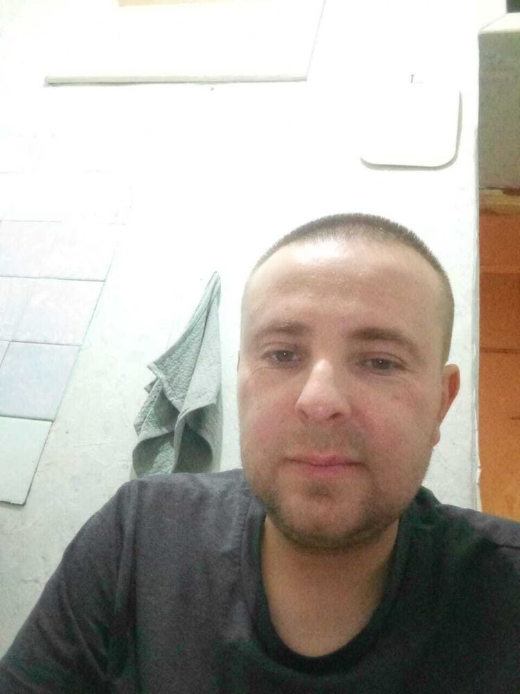  46621134  Roman, 38 ,    