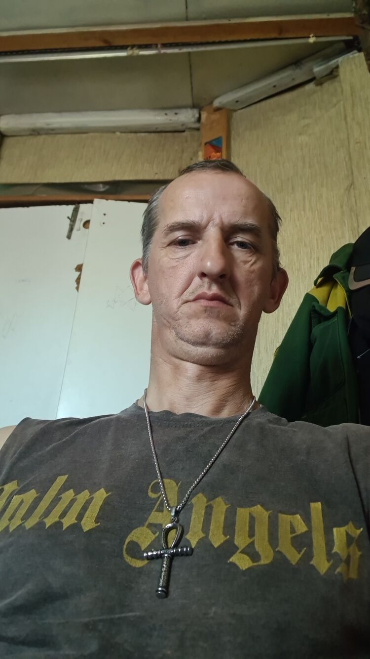  44111044  Sasha, 46 ,    