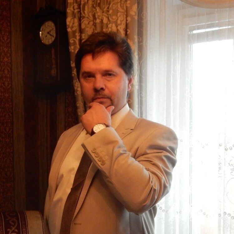  17955944  Aris Curtis, 58 ,    Frankfurt Am Main