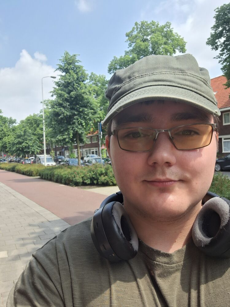  44058584  , 26 ,    -