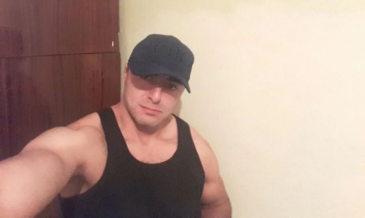  48081324  Feliks, 40 ,    
