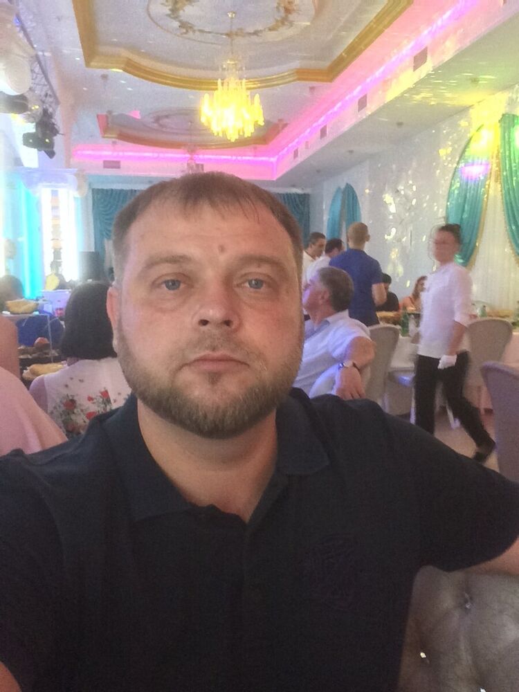  20304344  Jonatan, 44 ,    