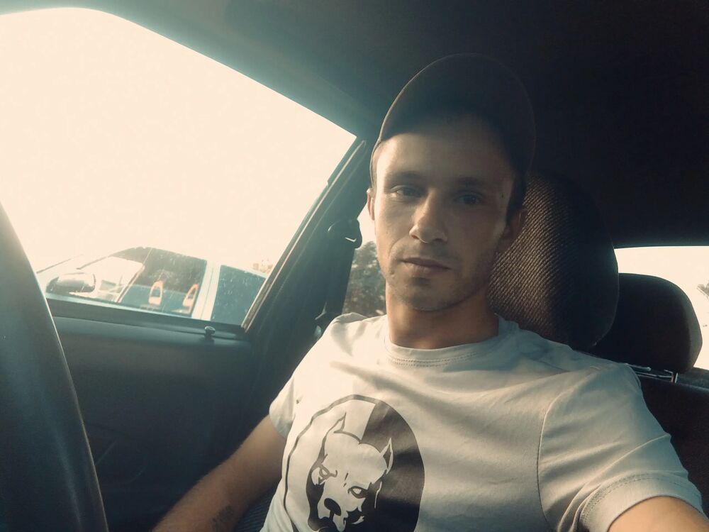 39001024  Aleksandr, 26 ,    