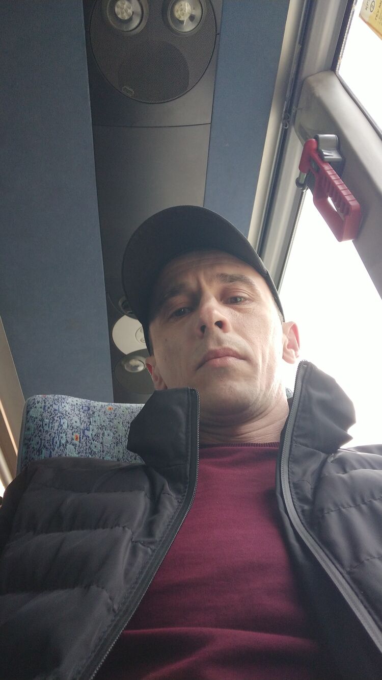  26890774  Maxim, 40 ,    