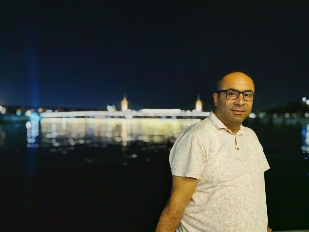  24073004  Emrah, 46 ,    
