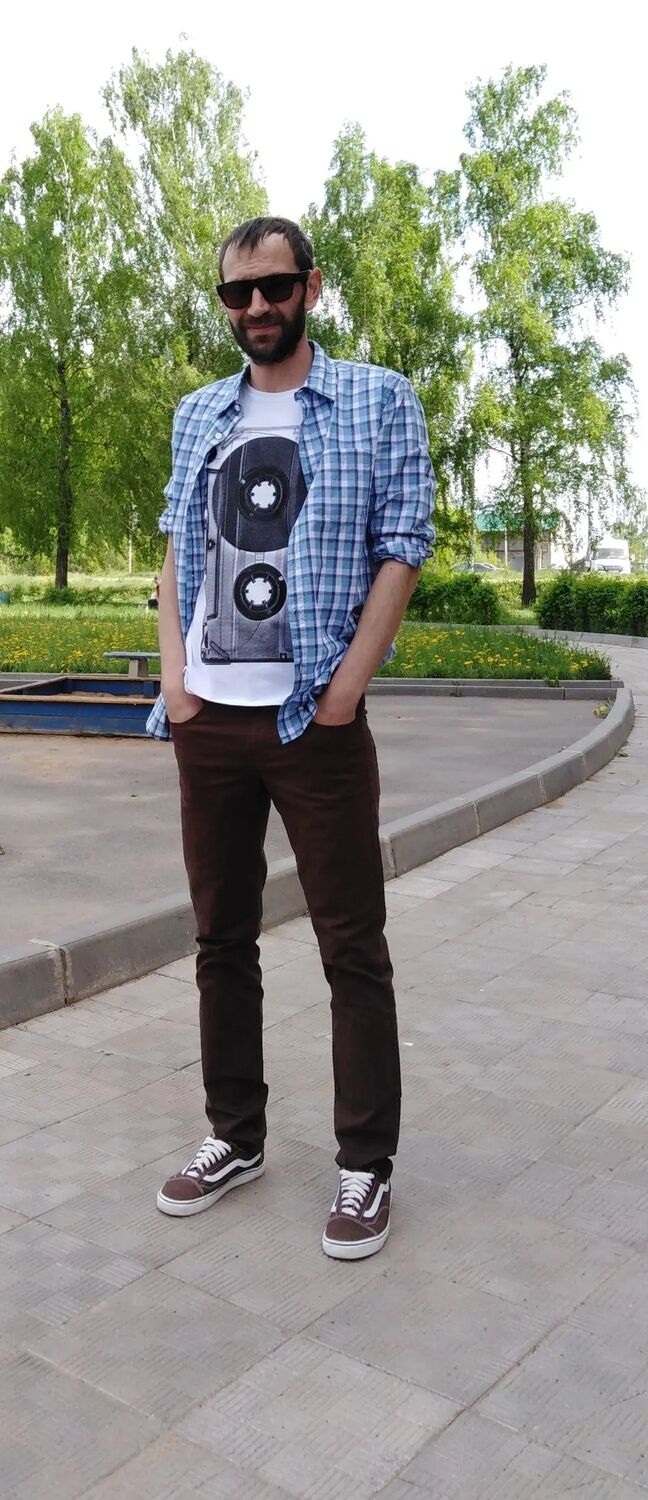  41395474  Pavel, 40 ,    