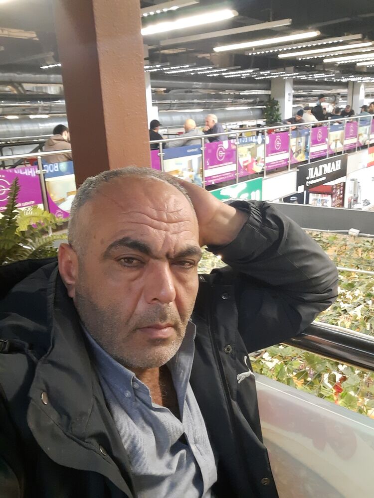  39437244  Talat, 49 ,    