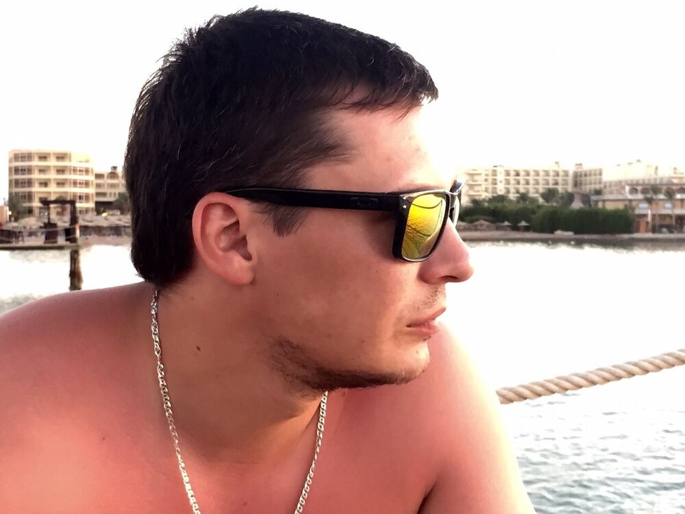  ,   Ronan, 37 ,   ,   , c 