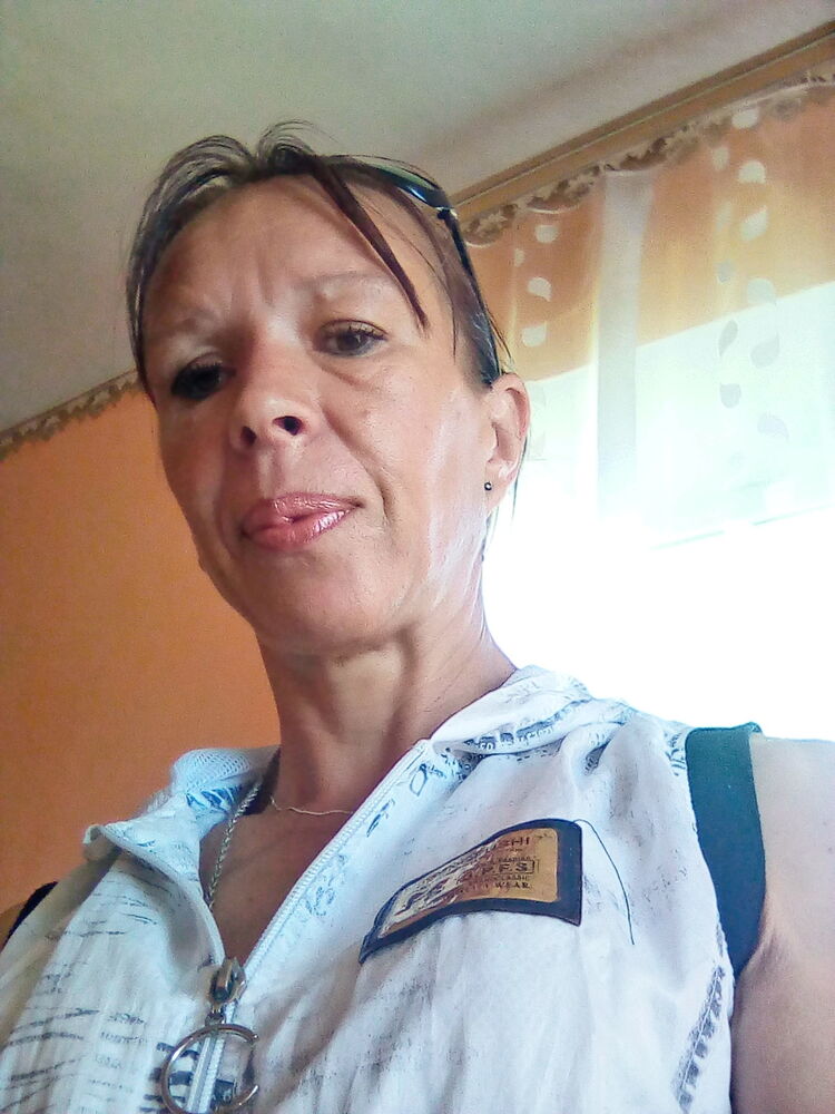  ,   Angelika, 42 ,   c 