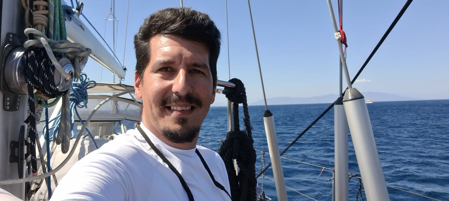  Bodrum,   Cem, 44 ,   ,   