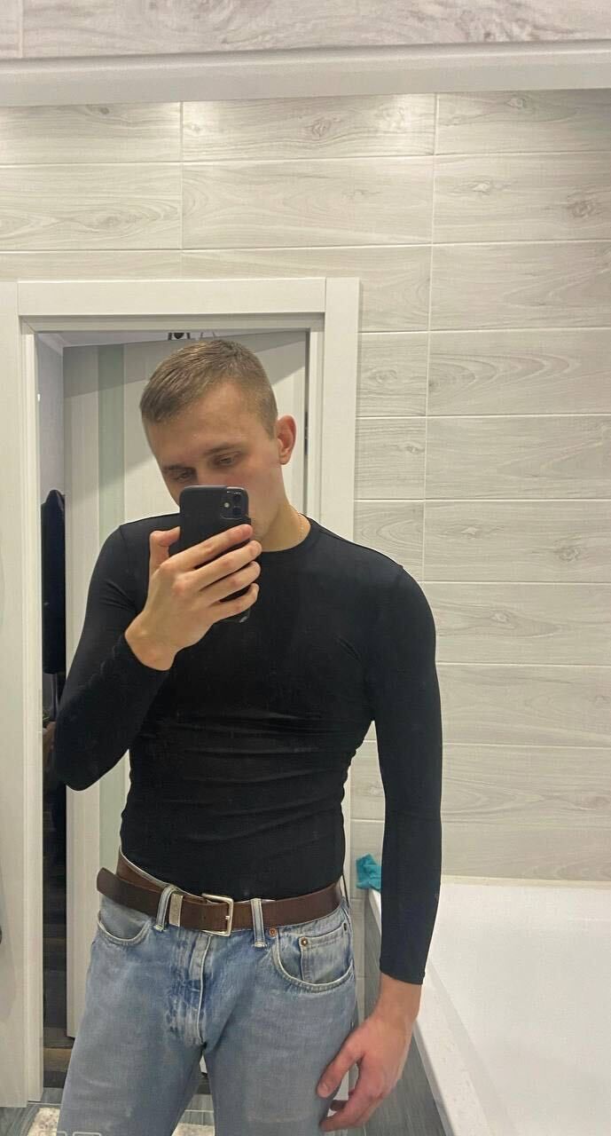  30989664  Konstantin, 27 ,    