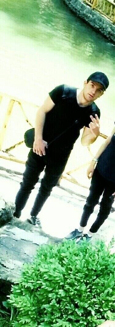  15425604  Artur, 29 ,    