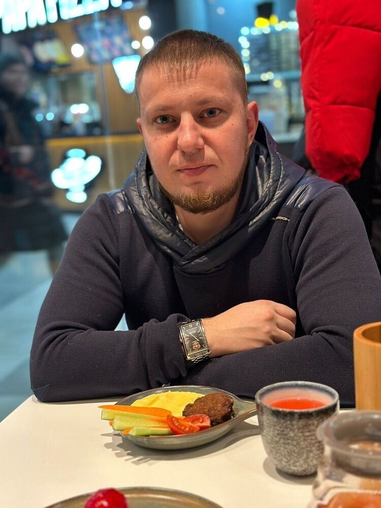  33002764  Artem, 34 ,    
