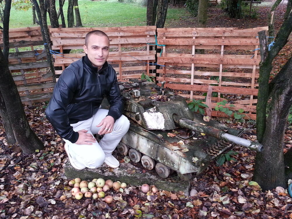  4036494  VICTOR, 42 ,    