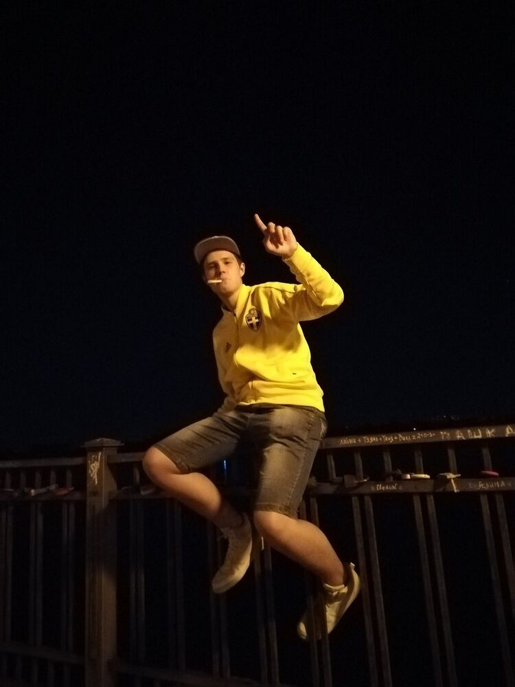  13229604  Denis, 27 ,    