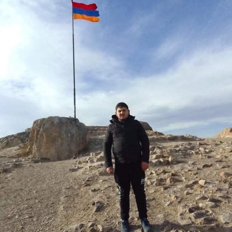  51605234  Hracho, 19 ,    