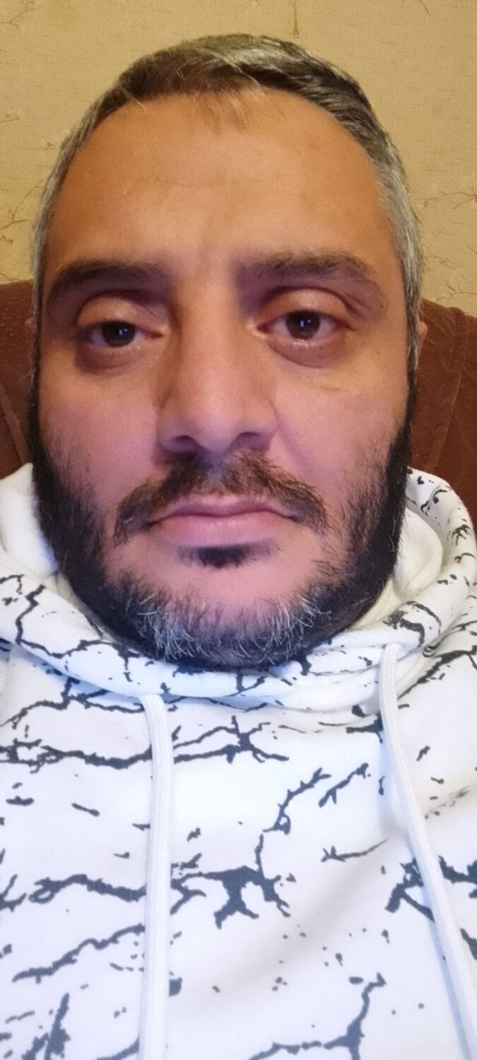  50136884  Gagik, 44 ,    