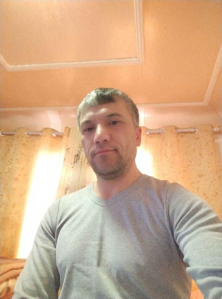  48246734  Adam, 40 ,    