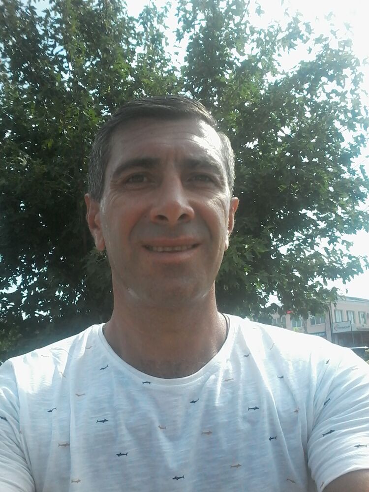  28048084  Arkadi, 42 ,    