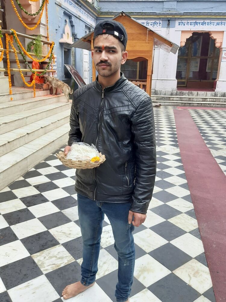  18743254  Atul, 25 ,    