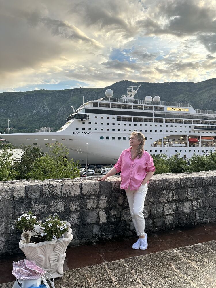  43638704  Svetlana, 45 ,    
